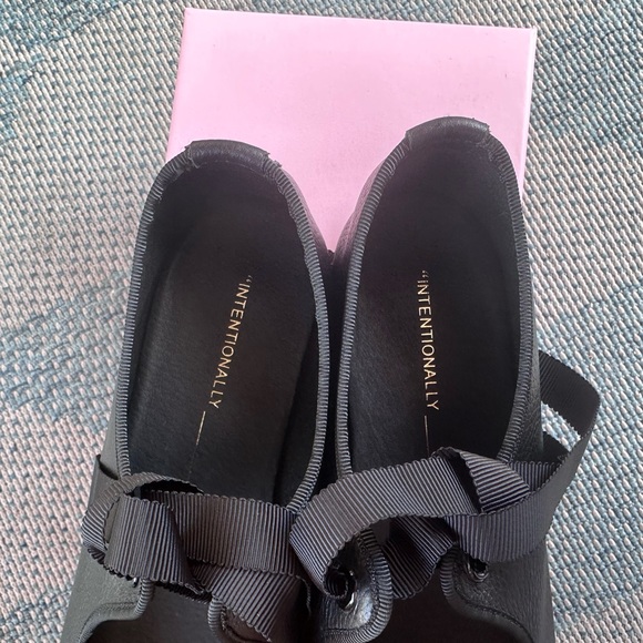 Intentionally Blank Valley Flats Sz 6 - Picture 3 of 7